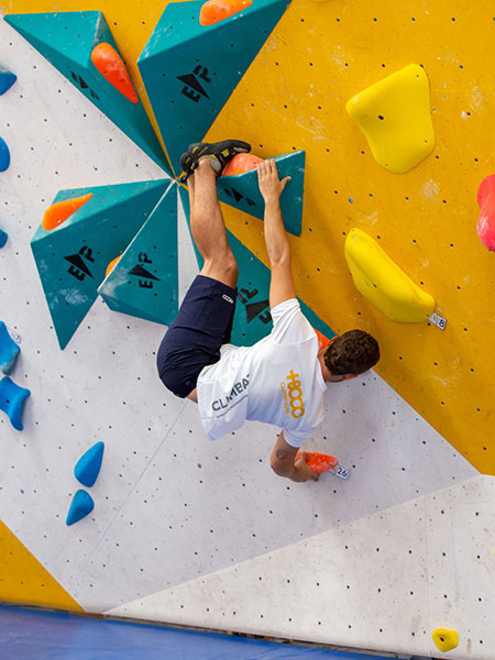 LA EQUIPACIÓN EN LAS SALAS DE ESCALADA UN PILAR FUNDAMENTAL DE CLIMBAT -  Inicio - Climbat