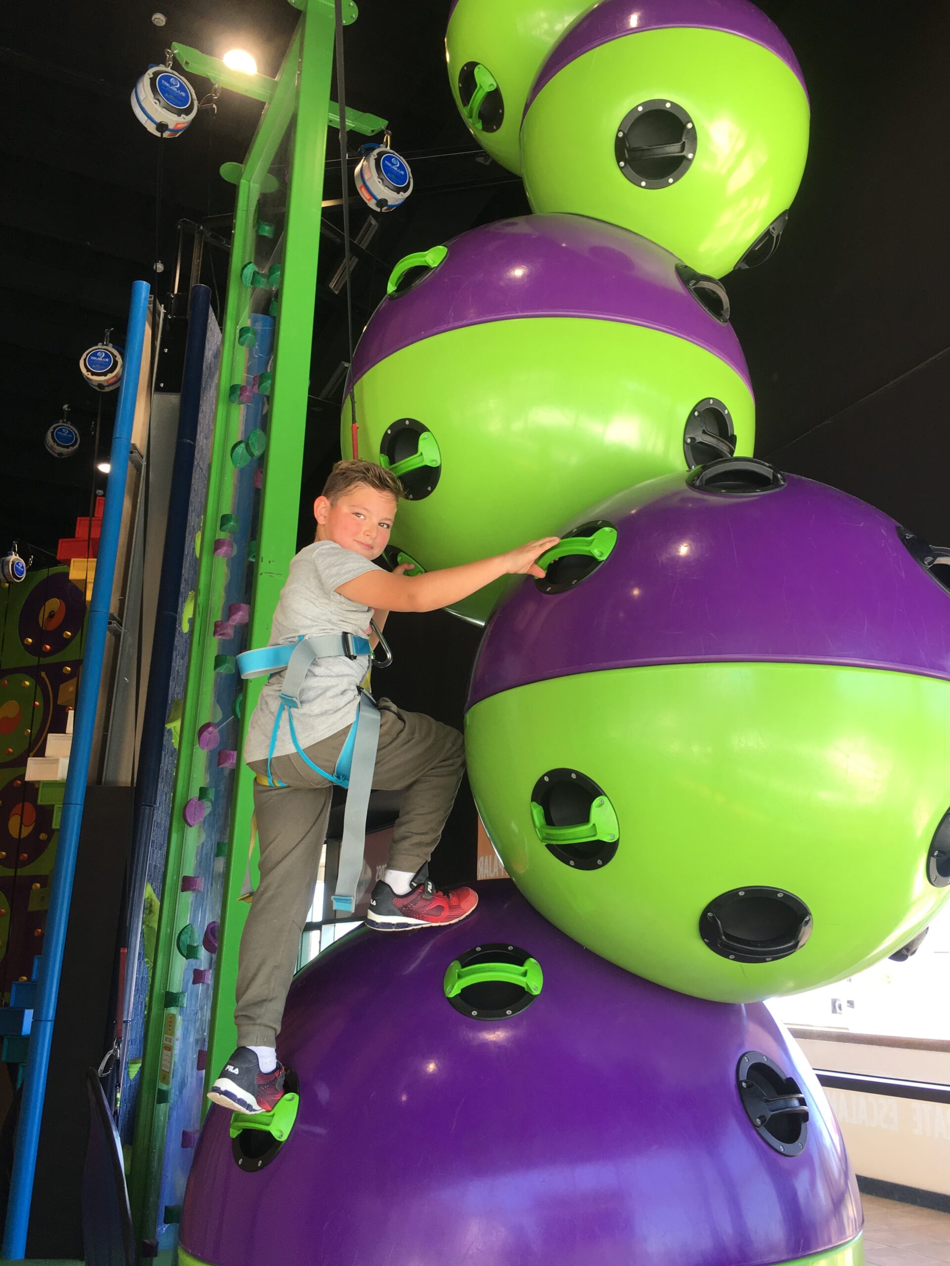 CLIP'N CLIMB