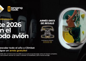 Escalador en un rocódromo Climbat con promoción de cuota anual 2026 y arnés de escalada Singing Rock de regalo